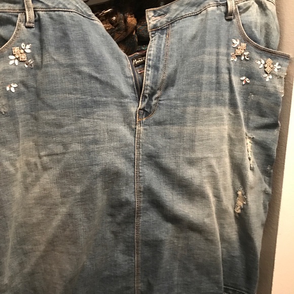 Skirt - Picture 2 of 3